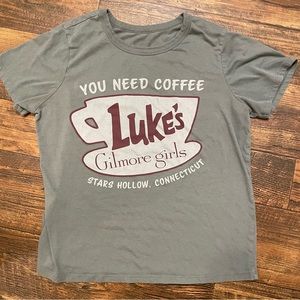 Gilmore Girls shirt. Size L.